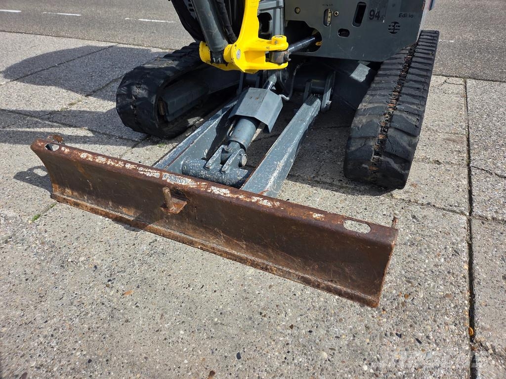 Wacker Neuson EZ36 met kantelbak en dieplepel Міні-екскаватори < 7т