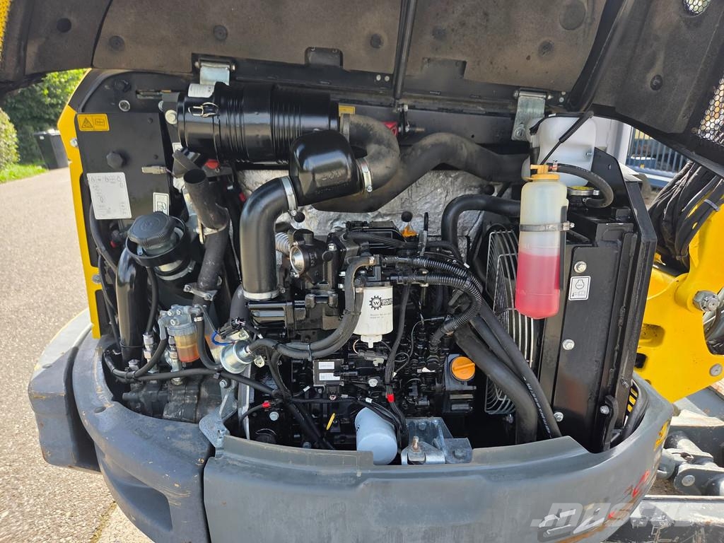Wacker Neuson EZ36 met kantelbak en dieplepel Міні-екскаватори < 7т
