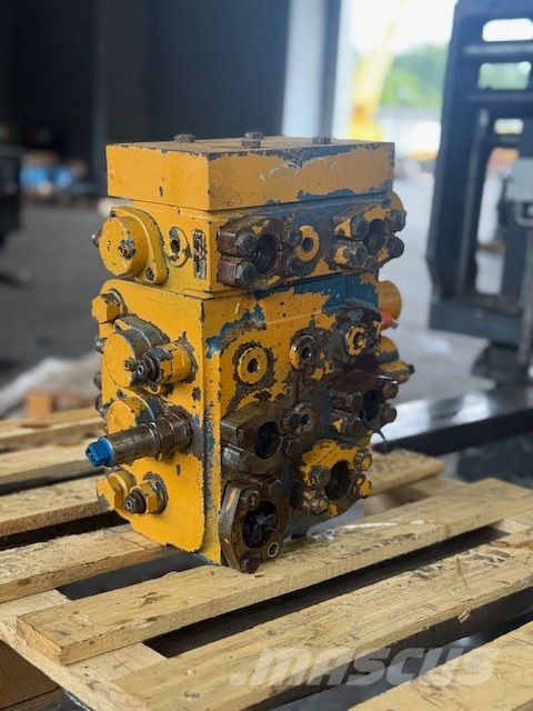 Liebherr LR 632 HYDRAULIC BLOCK هيدروليات