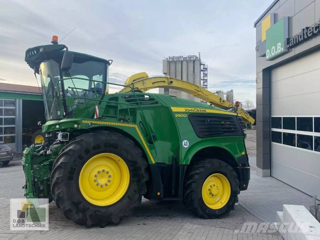 John Deere 9900i حصادات الأعلاف