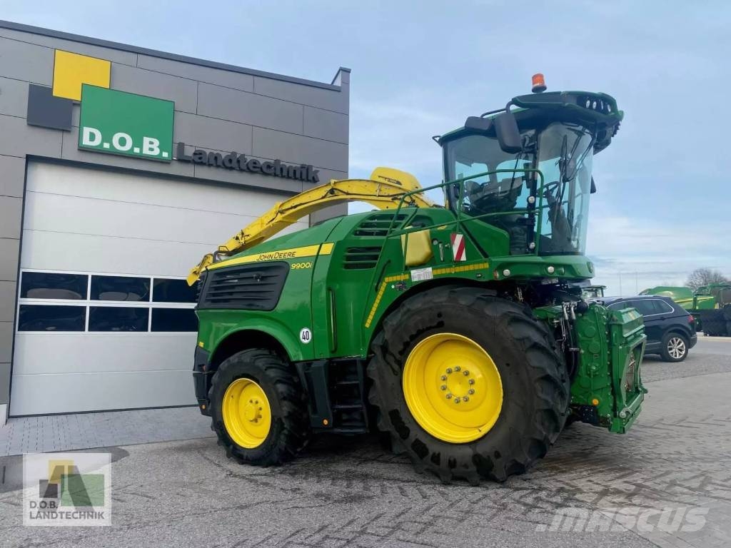 John Deere 9900i حصادات الأعلاف