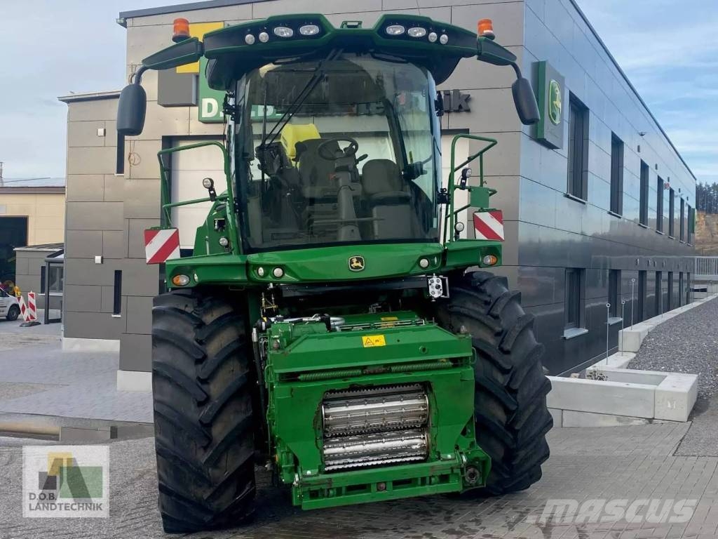 John Deere 9900i حصادات الأعلاف