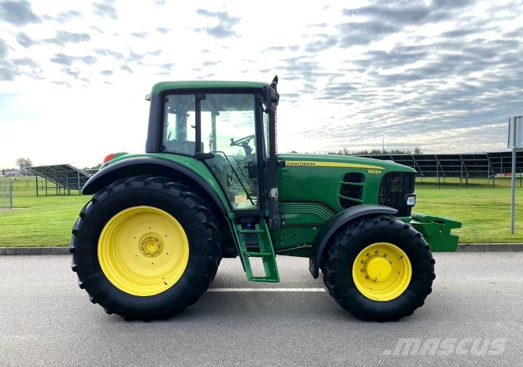 John Deere 6534 الجرارات