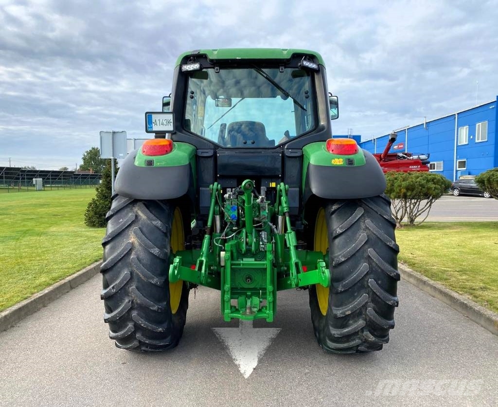 John Deere 6534 الجرارات