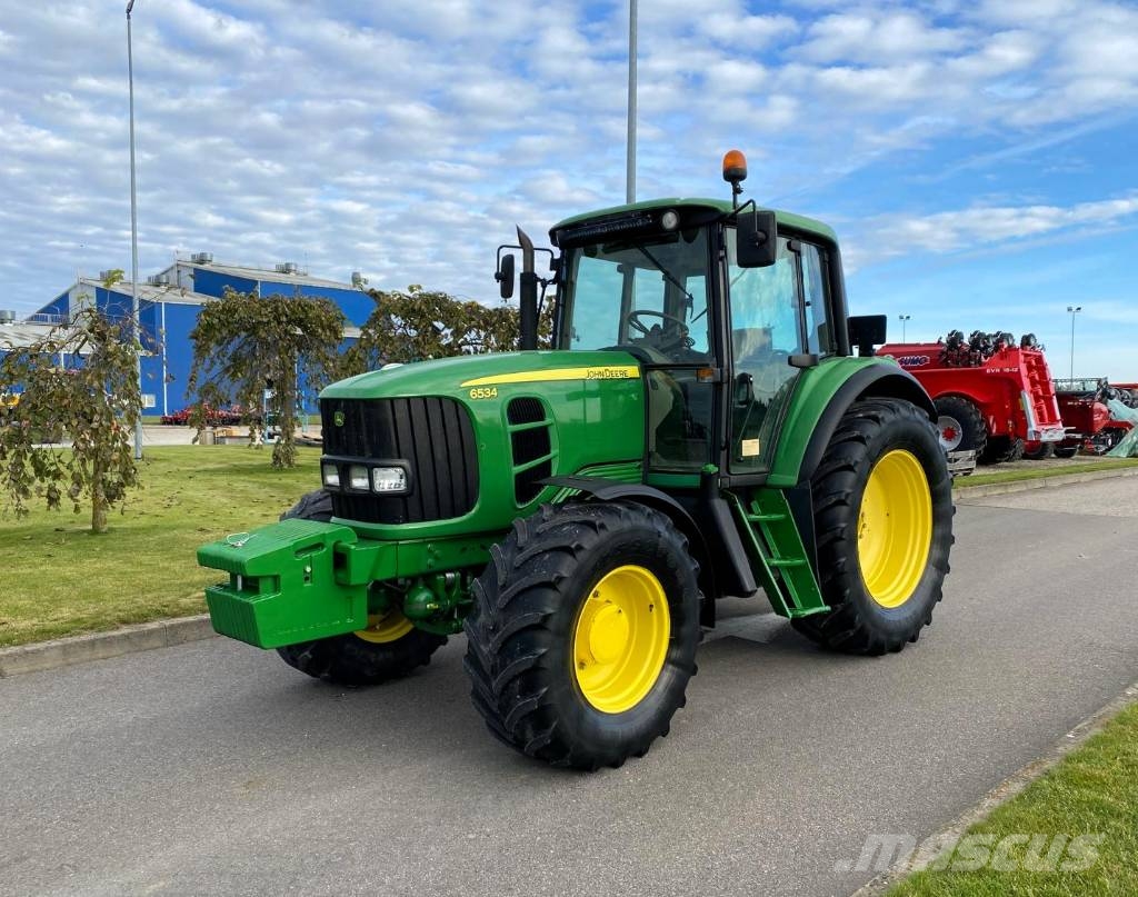 John Deere 6534 الجرارات