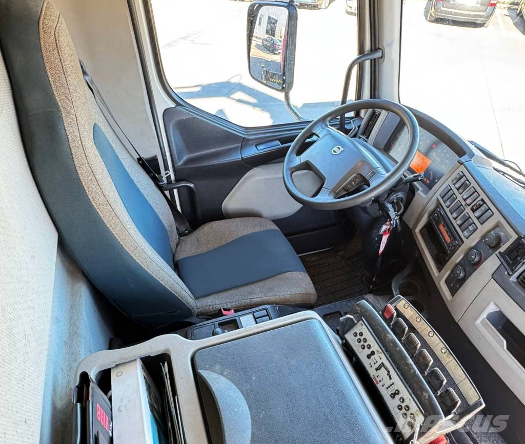 Volvo FE 280 + Hiab 077 XS Lastbil med lad/Flatbed