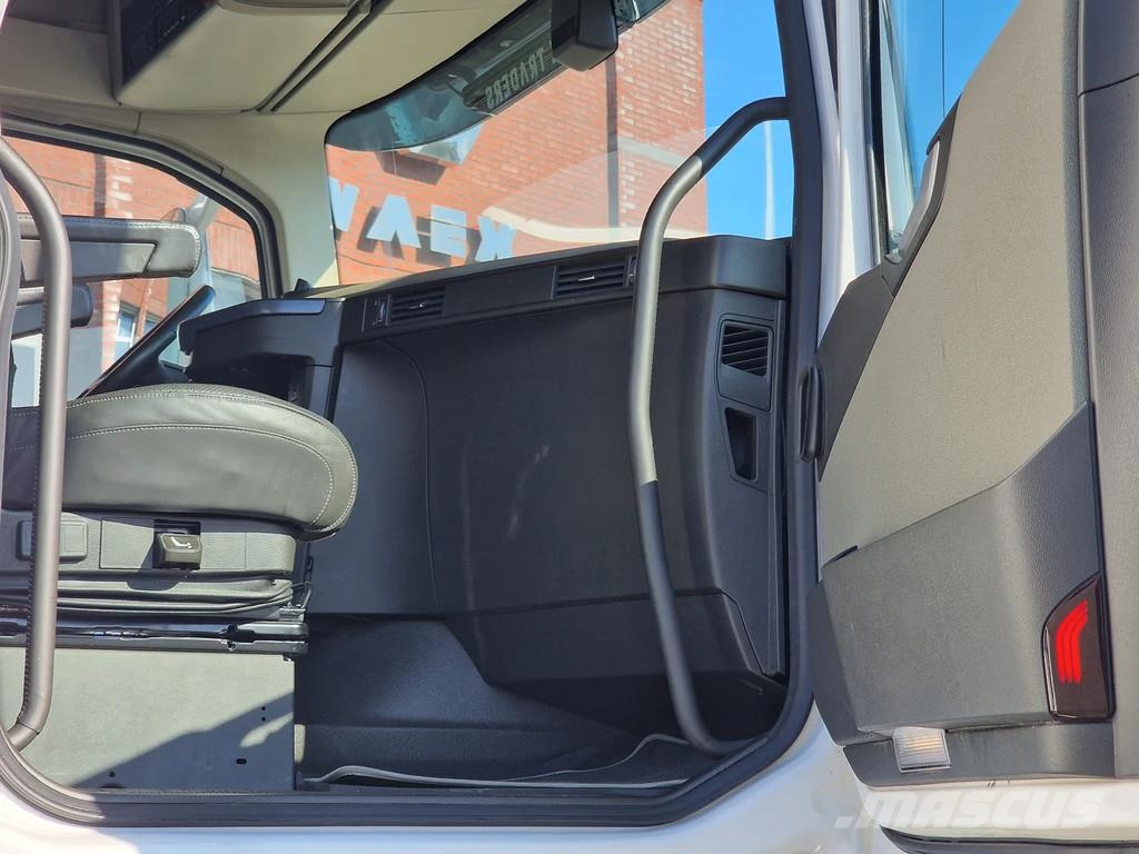 Volvo FH 13.500 Globetrotter 6x2 - Full air - I parkcool Sadulveokid