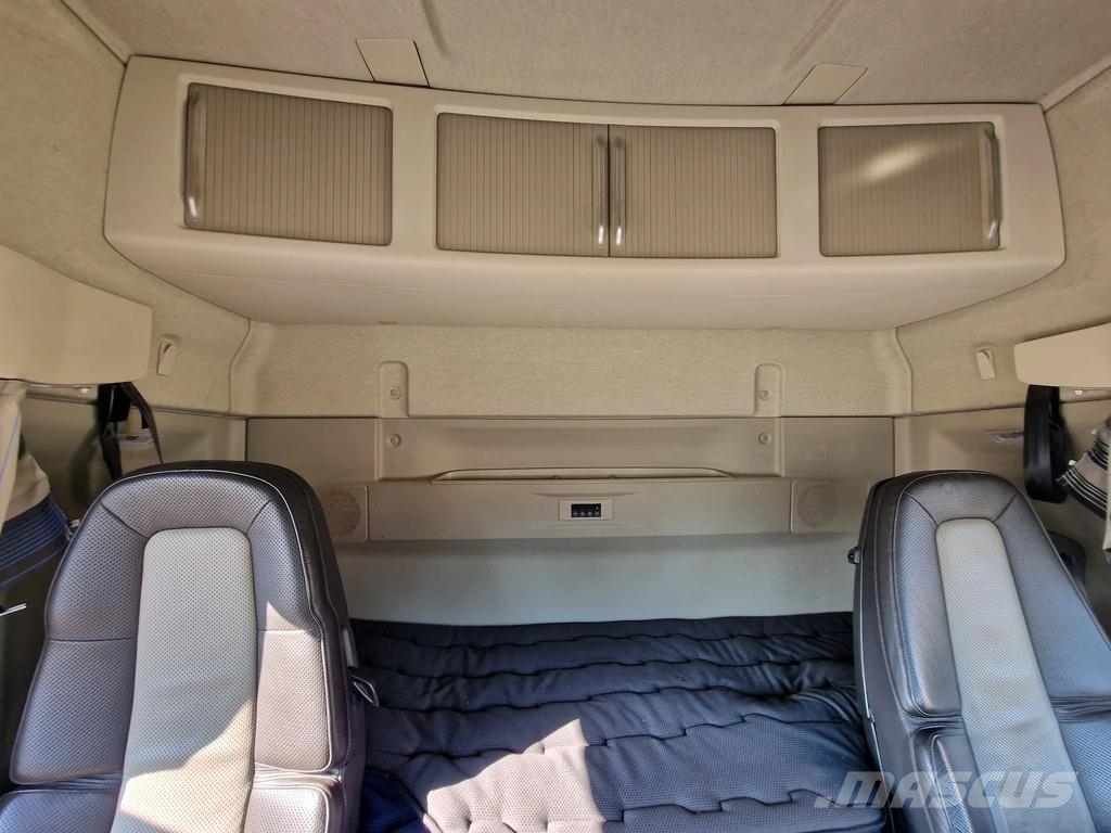 Volvo FH 13.500 Globetrotter 6x2 - Full air - I parkcool Sadulveokid