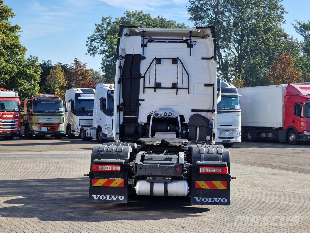 Volvo FH 13.500 Globetrotter 6x2 - Full air - I parkcool Sadulveokid