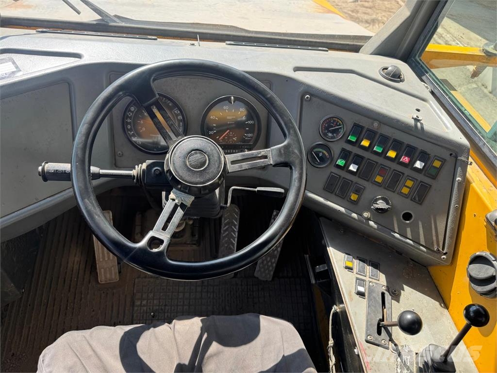 Volvo A30C Liigendraamiga pinnaseveokid