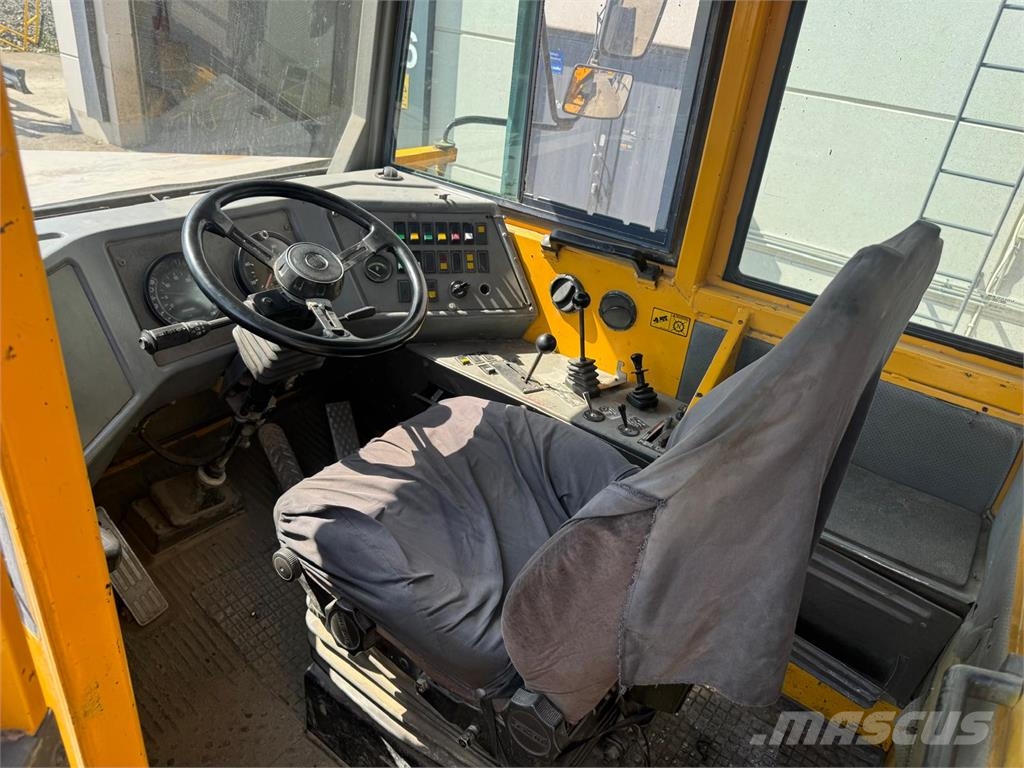 Volvo A30C Liigendraamiga pinnaseveokid