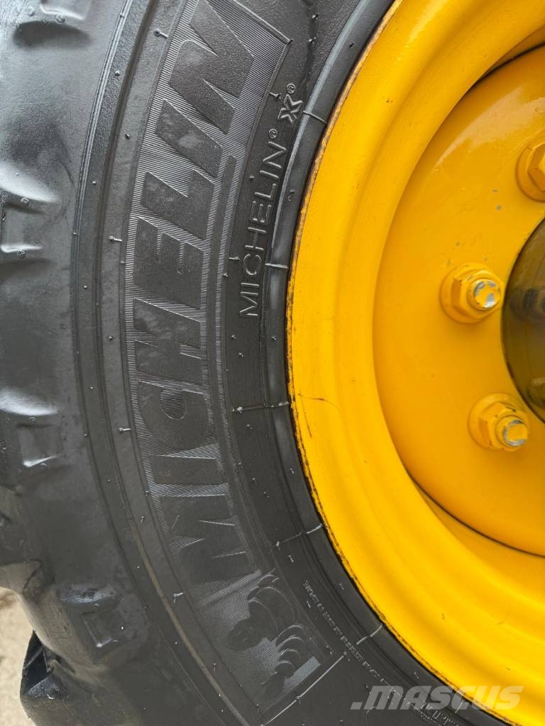 Komatsu WA 80 M-8 Kolesové nakladače