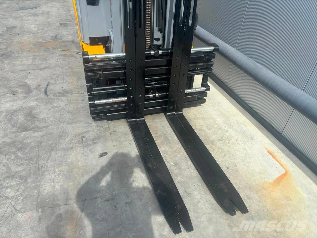 Jungheinrich TFG320s Heftruck LPG forklifts