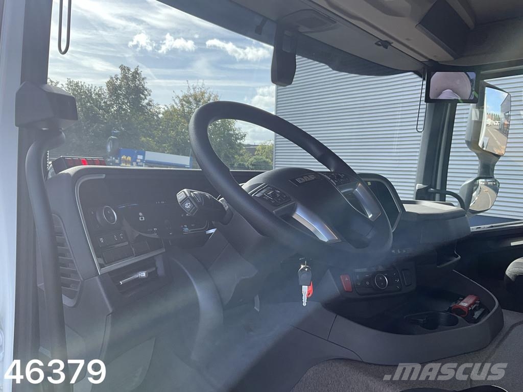 DAF FAQ XD 450 8x2 Hiab 26 Tonmeter laadkraan Камиони с кран с кука