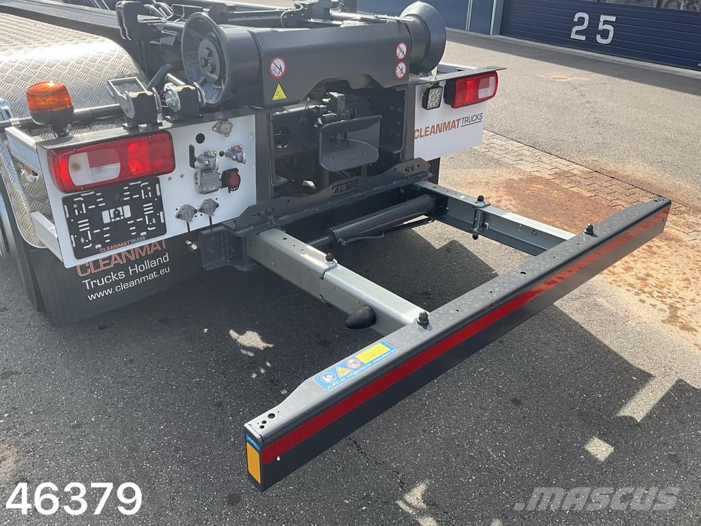 DAF FAQ XD 450 8x2 Hiab 26 Tonmeter laadkraan Камиони с кран с кука