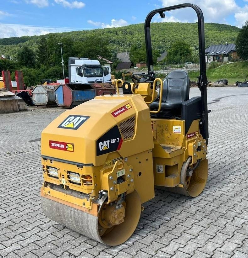 CAT CB 1.7 雙輪滾壓機
