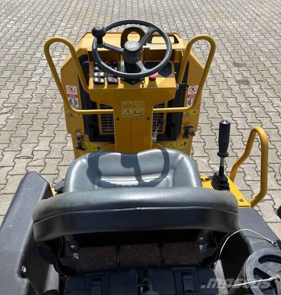 CAT CB 1.7 雙輪滾壓機