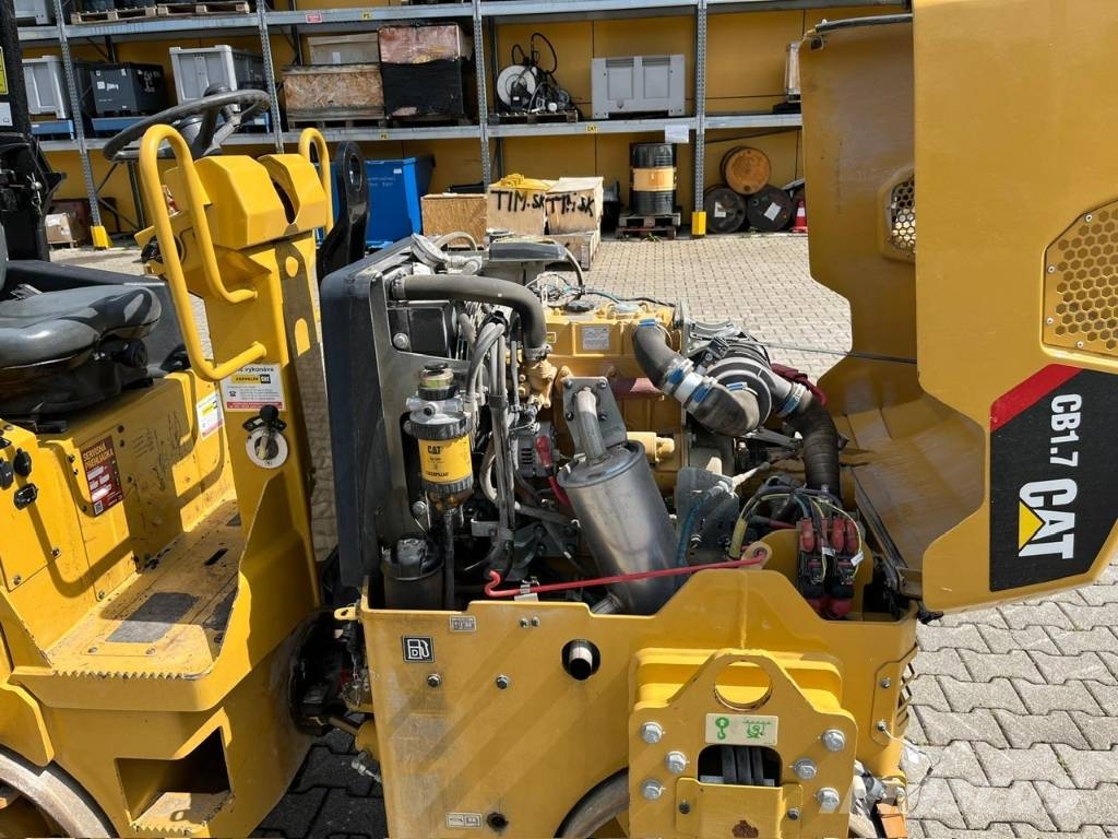 CAT CB 1.7 雙輪滾壓機