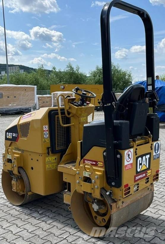 CAT CB 1.7 雙輪滾壓機
