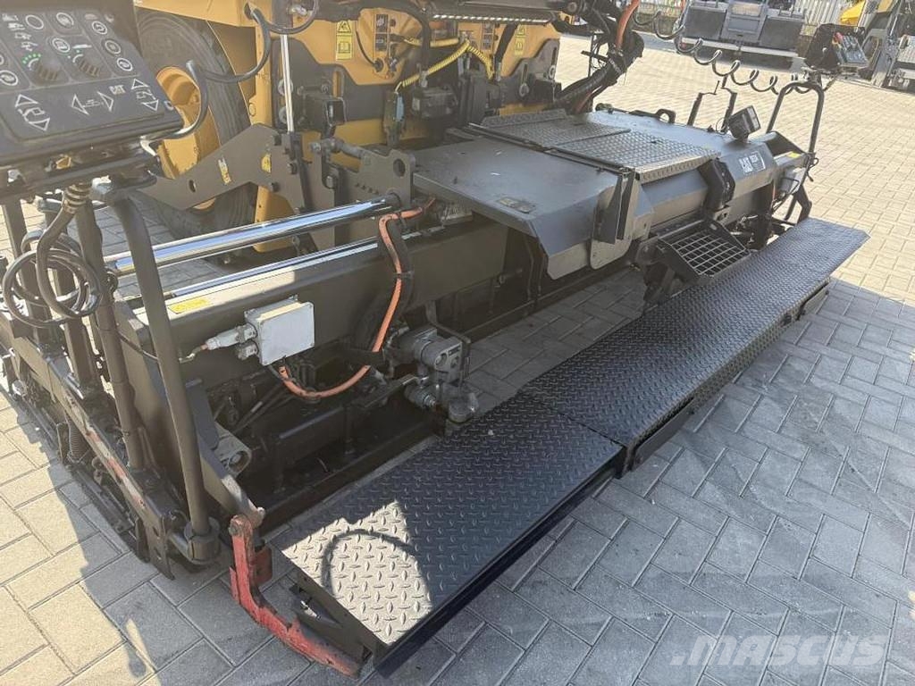 CAT AP 300F Asfaldilaoturid