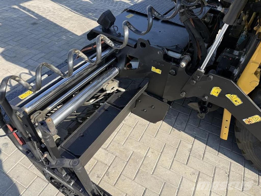 CAT AP 300F Asfaldilaoturid