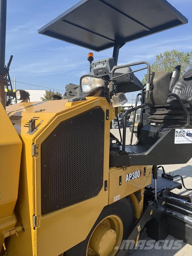 CAT AP 300F Asfaldilaoturid