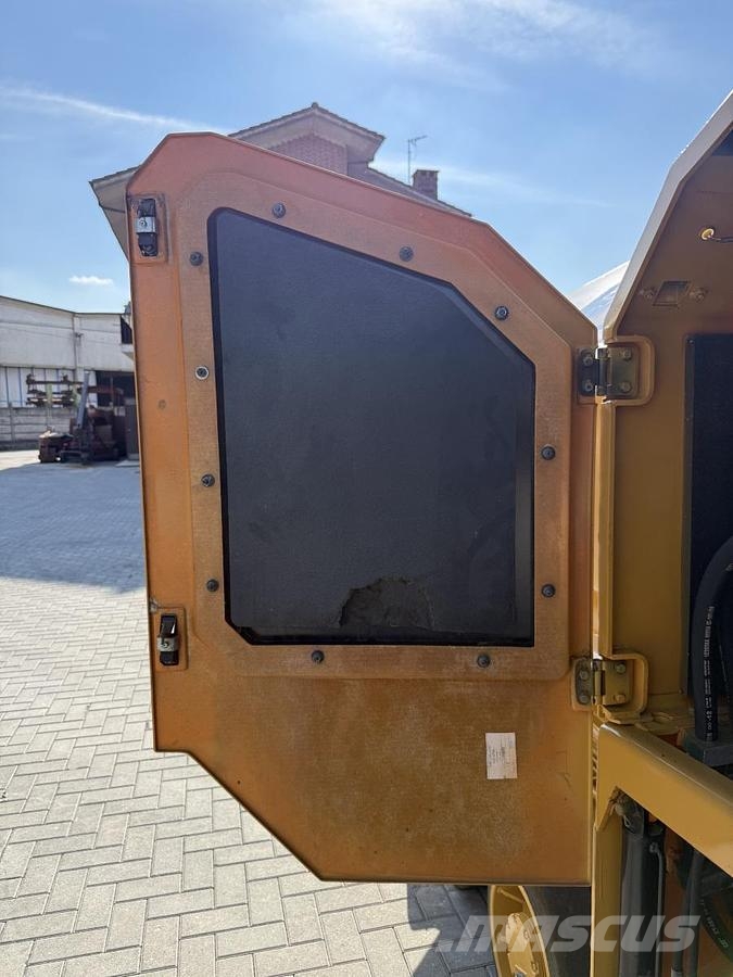 CAT AP 300F Asfaldilaoturid