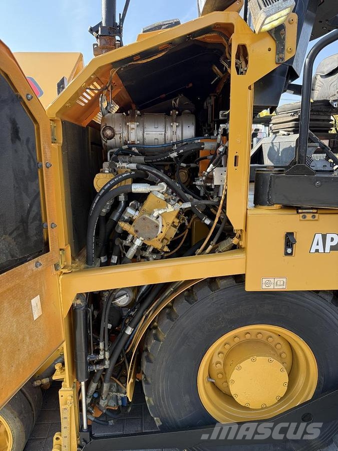 CAT AP 300F Asfaldilaoturid