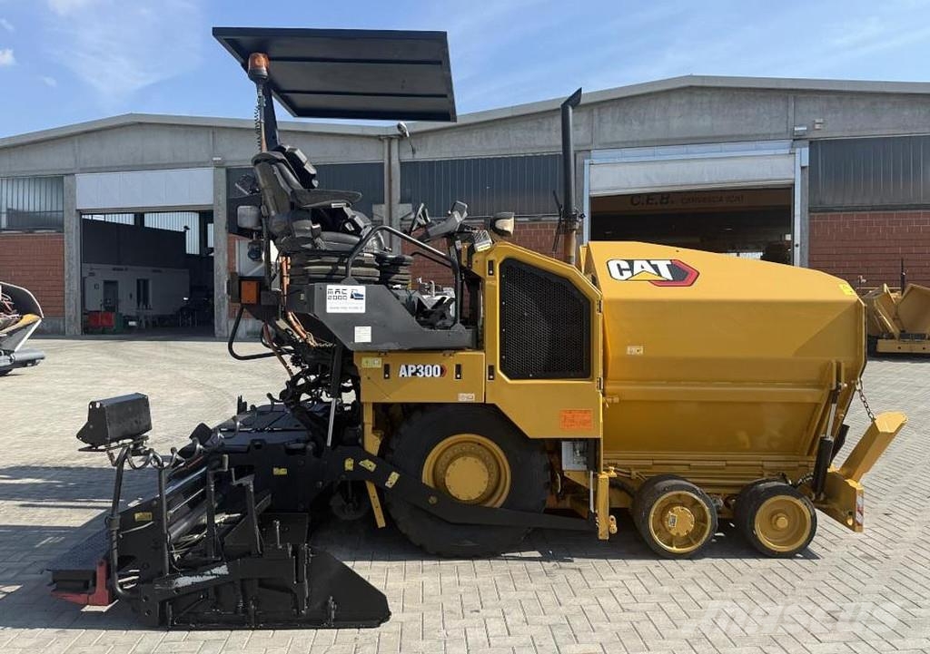 CAT AP 300F Asfaldilaoturid