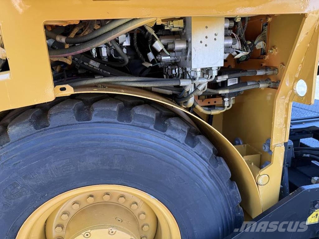 CAT AP 300F Asfaldilaoturid