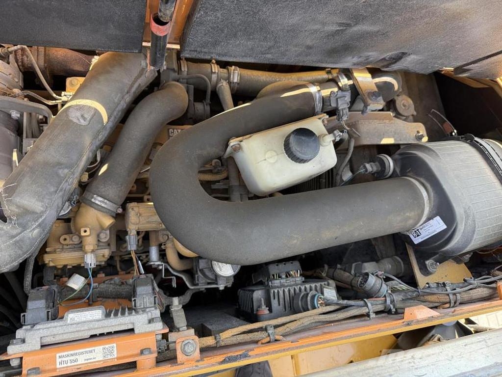 CAT AP 300F Asfaldilaoturid