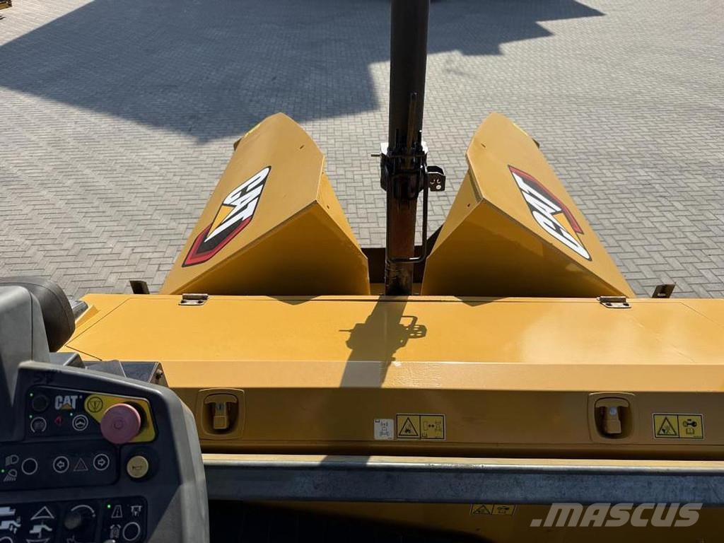 CAT AP 300F Asfaldilaoturid