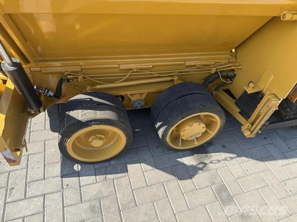 CAT AP 300F Asfaldilaoturid