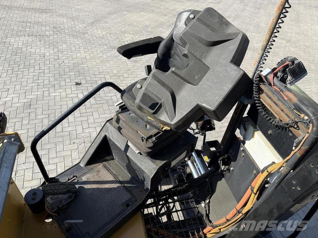 CAT AP 300F Asfaldilaoturid