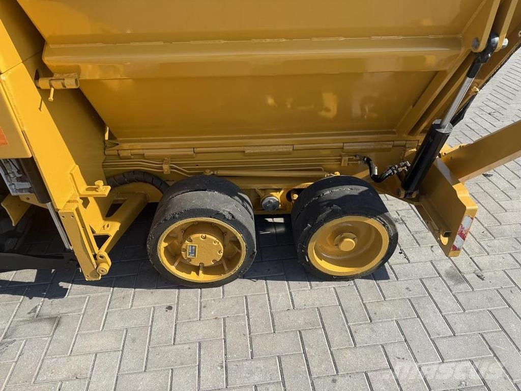 CAT AP 300F Asfaldilaoturid