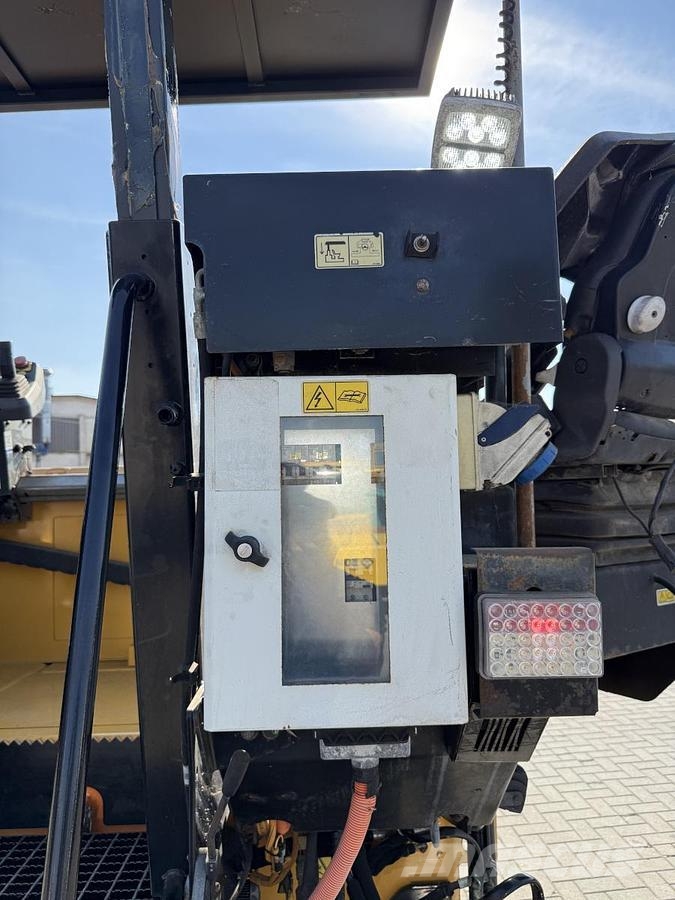 CAT AP 300F Asfaldilaoturid