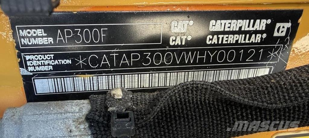 CAT AP 300F Asfaldilaoturid