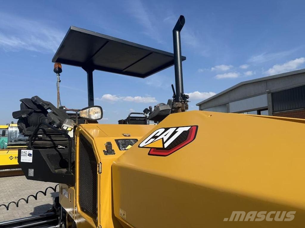 CAT AP 300F Asfaldilaoturid