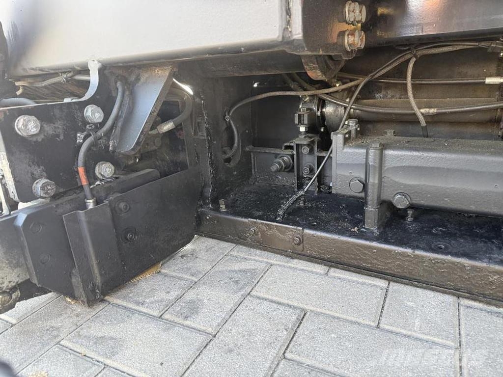 CAT AP 300F Asfaldilaoturid