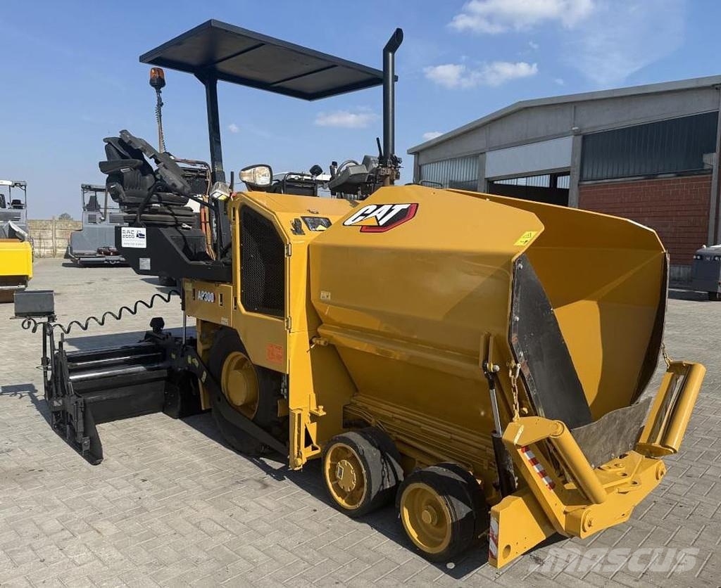 CAT AP 300F Asfaldilaoturid
