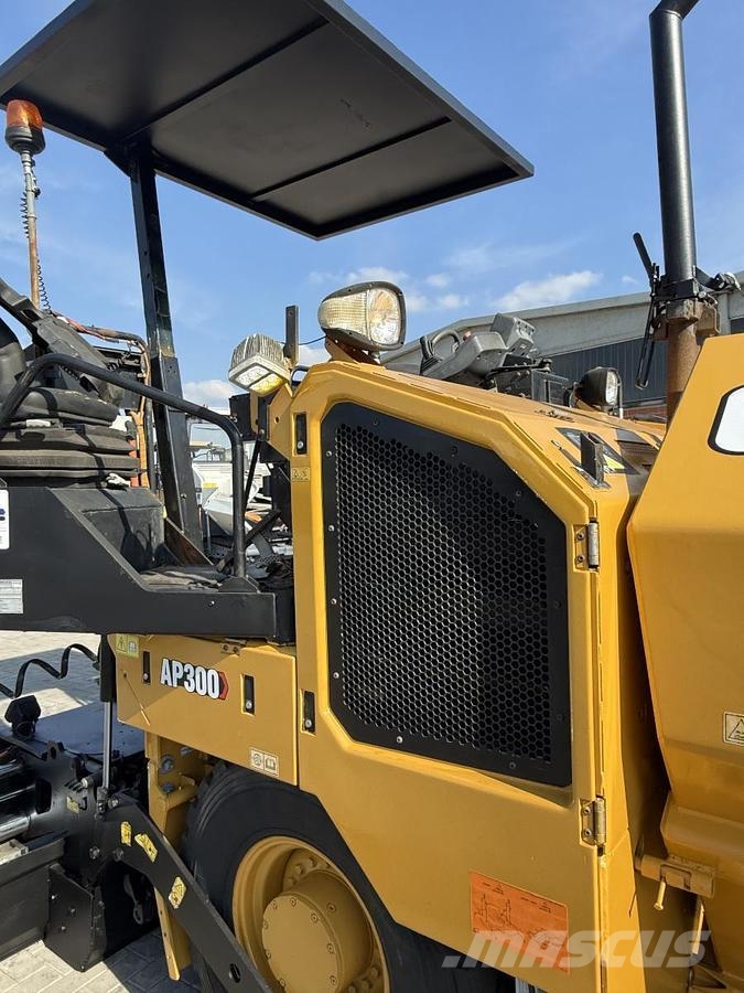 CAT AP 300F Asfaldilaoturid