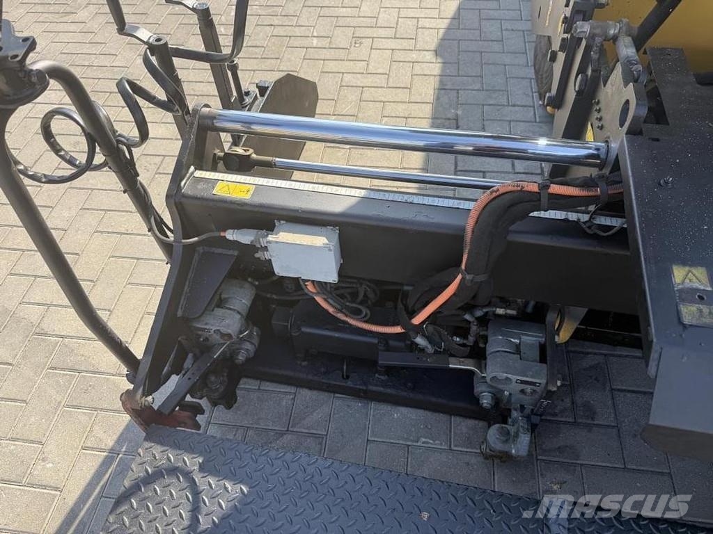 CAT AP 300F Asfaldilaoturid