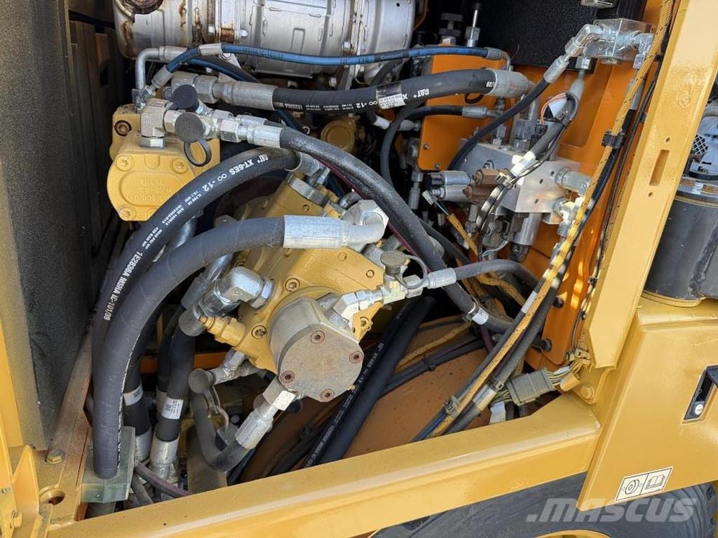 CAT AP 300F Asfaldilaoturid