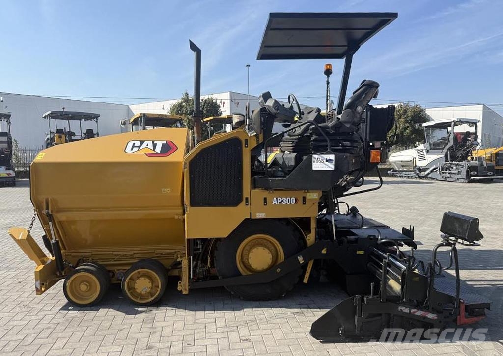 CAT AP 300F Asfaldilaoturid