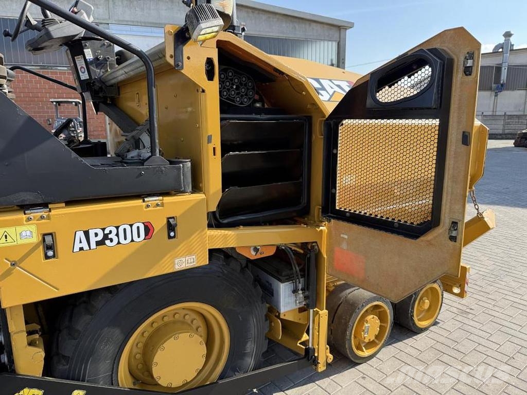 CAT AP 300F Asfaldilaoturid