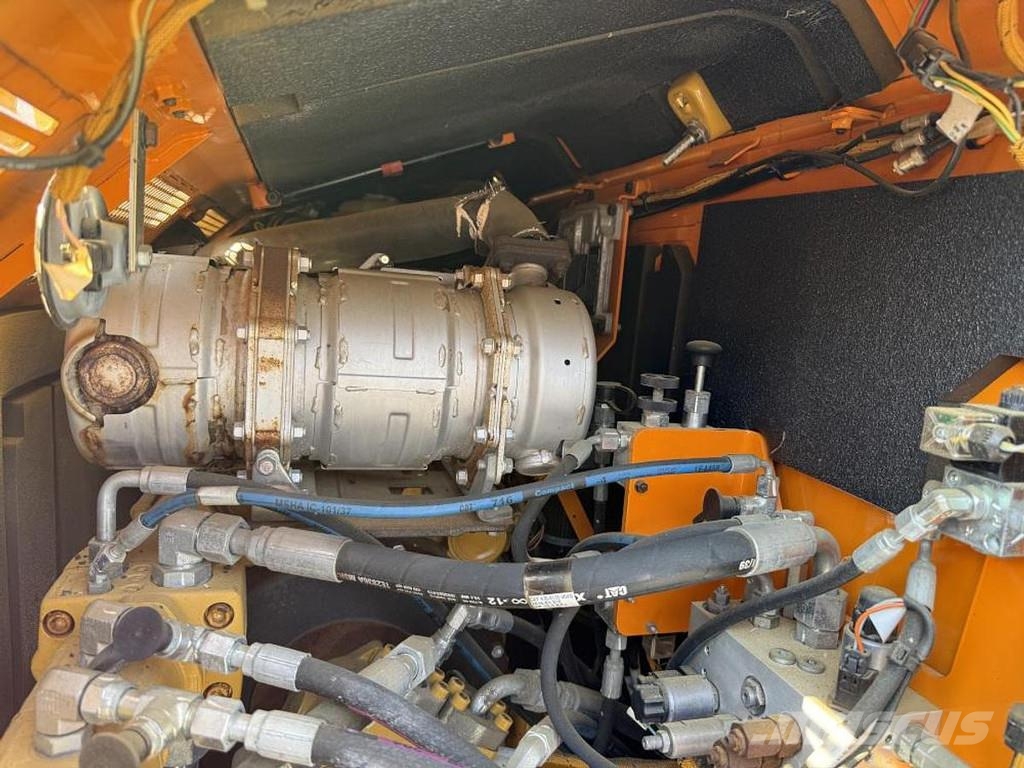 CAT AP 300F Asfaldilaoturid