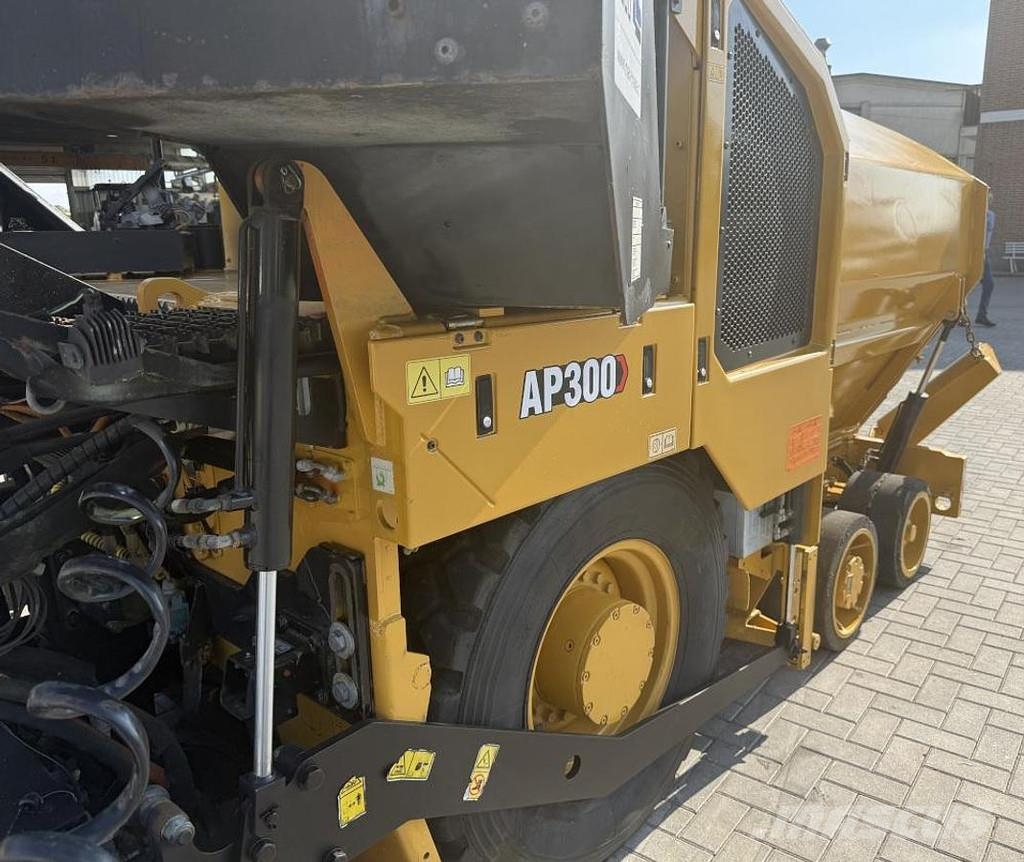 CAT AP 300F Asfaldilaoturid