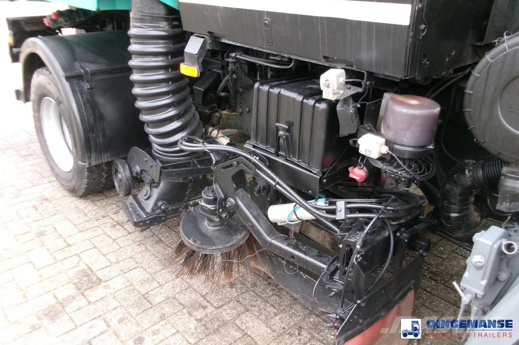 DAF LF 55.220 4X2 Johnston street sweeper Kehrmaschine