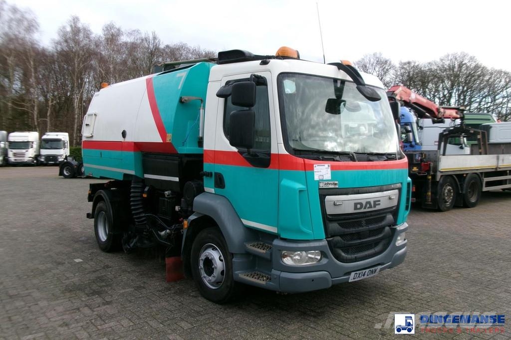 DAF LF 55.220 4X2 Johnston street sweeper Kehrmaschine