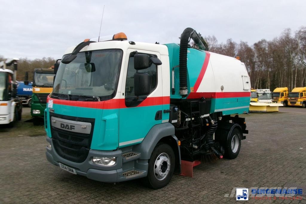 DAF LF 55.220 4X2 Johnston street sweeper Kehrmaschine